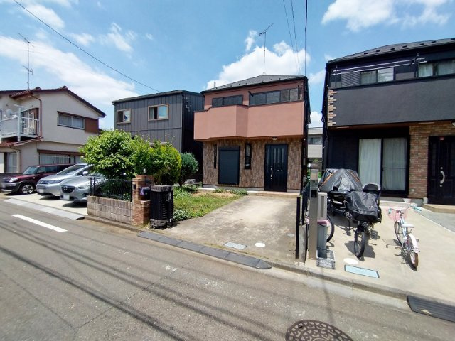 小・中学校が徒歩11分以内にありお子様の登下校も安心。