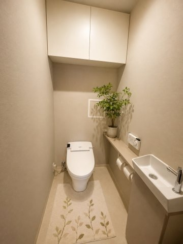 手洗い器が別になっており、タンクレスですっきりしています。小物はAIで作成。