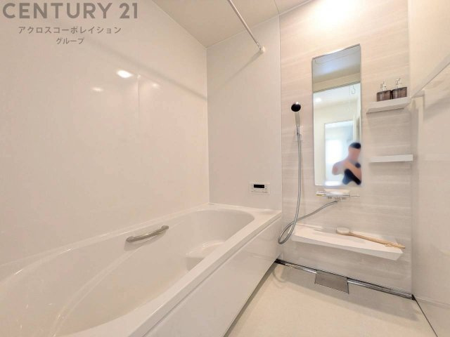 【同社施工例】気密性と断熱性に優れ、外気の影響を受けにくく、浴室内の温度を一定に保ちやすいです。特に冬場は、暖房効率が高まり、快適なバスタイムを過ごせます。