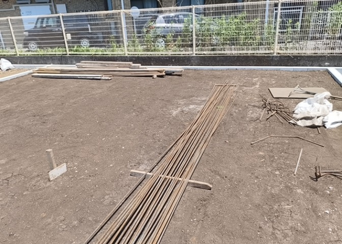 土地の形が極端に長細かったり、狭小地、あるいは道路との高低差がある傾斜地だった場合、後々売ろうとしても買い手がつかない場合もあります。後々、売却することになった時に価値の下がらない土地を選びましょう。