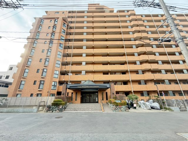 apartment 埼玉県越谷市蒲生本町1番52号