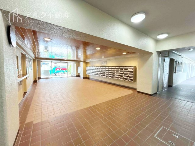 開放的なエントランス