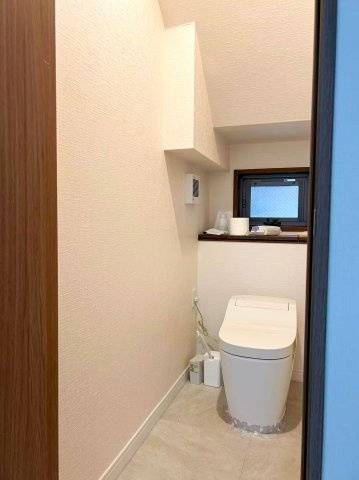 清潔感のあるトイレ空間　各階にトイレが設けられているため、3階建てでも上下階への移動を減らせる便利な間取りです。