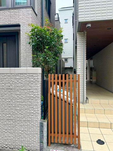 敷地内には専用のごみ収納スペースを設置。　ごみを屋外にそのまま置かずに保管でき、住まいまわりをすっきりと保てます。
