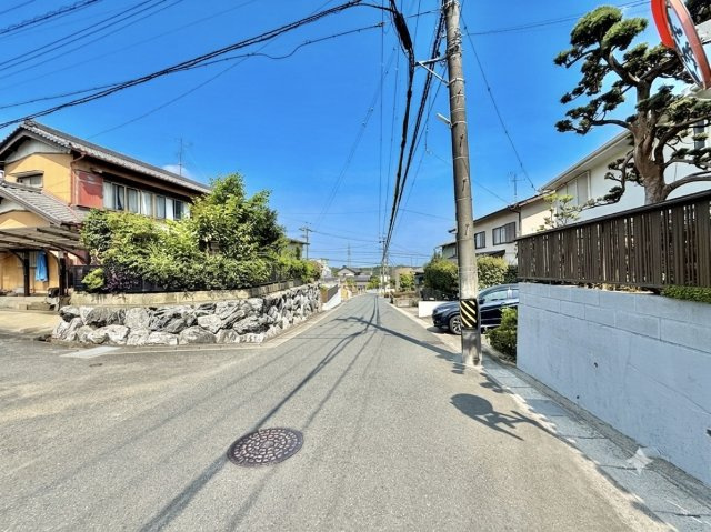 物件前の道路になります。
