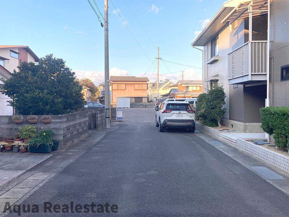 前面道路含む現地写真です