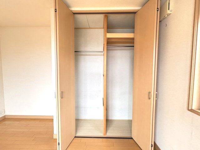 2階洋室約6.7帖の収納。