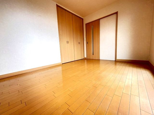 デッドスペースのない2階洋室約6.0帖です。
