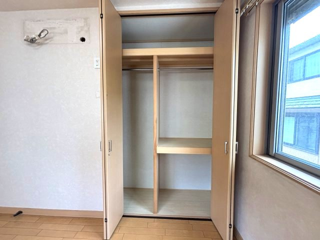 2階洋室約5.5帖の収納。