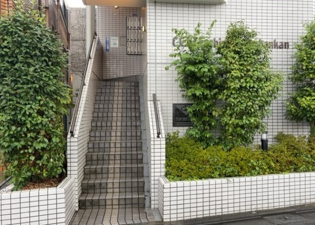 マンションのエントランスには、もともと風よけや防犯の役割がありますが、マンションによって宅配ボックスなどの設備が備わっている所もあります。日々の生活をイメージしながら生活しやすさをチェックしましょう。