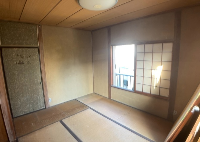 寝室でゆっくりと過ごすためにはベッド周りの適度な空間を担保することや窓の位置、照明の明るさ、寝室の広さなどを考える必要があります。自身や家族の構成とライフスタイルに併せて寝室にする部屋を選びましょう！