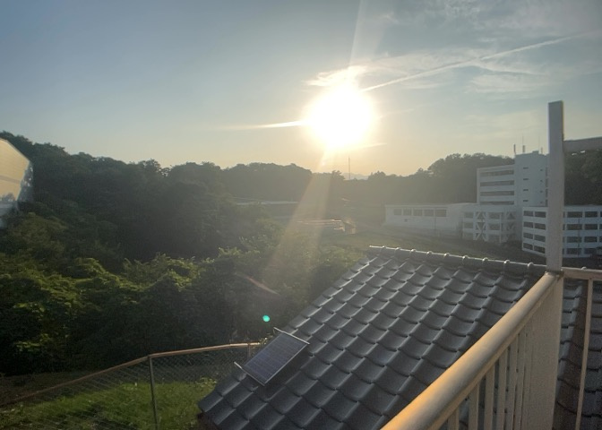 眺望を気にして物件を探す場合、前面に建物が建っていないか現地で確認しましょう！前面に建物があると景色はもちろん、日当たりや風通しにも影響が出てきます。住んだ時のことを想像しながら現地見学をしましょう。