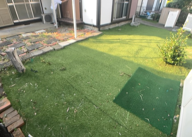 庭があることでガーデニングや家庭菜園はもちろん、こどもの遊び場やペットを放して遊ぶことができます。また、家の周囲に余裕があるということです。隣地との間があれば、十分な日当たりと、風通しが確保できます。