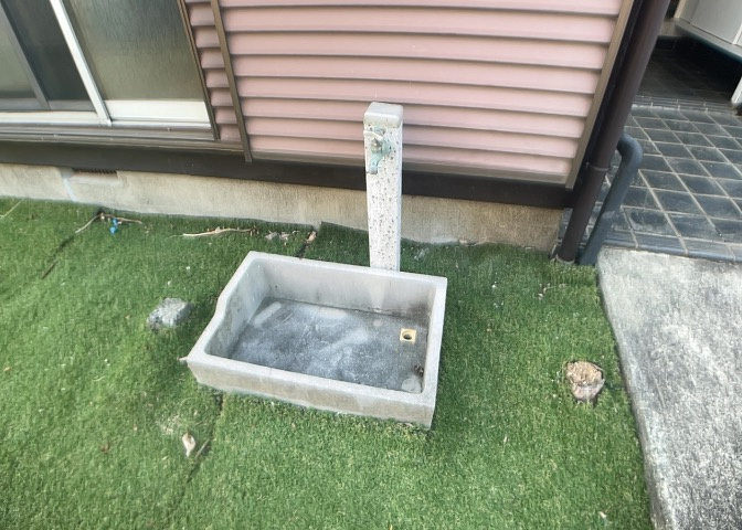 敷地内に散水栓や立水栓があると便利です。水道水を直接利用できるため、水を運ぶ手間を省くことが出来ます。大量の水を必要とする洗車作業や清掃などに役立ちます。その他設備とあわせて、現地でご確認ください。