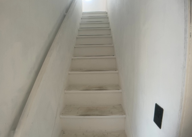 限られた敷地面積の場合、収納スペースを狭くして居室スペースを広く取ろうとすると、収納スペースがなくて困ることがあります。見学の際に各部屋に収納スペースがあるか、収納を置く場所はあるのか確認しましょう。