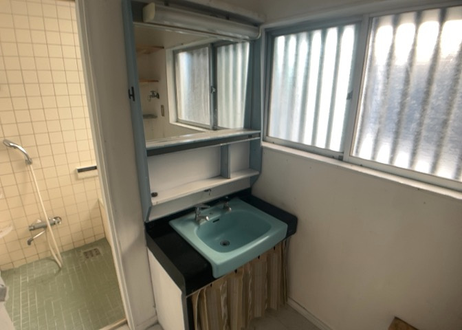 洗面化粧台では顔を洗ったり、身だしなみを整えることが本来の使い方ですが、用途によっては洗面化粧台に求められる機能が違ってくるため、ご自身や家族のライフスタイルに合ったものを選ぶことをおすすめ致します。