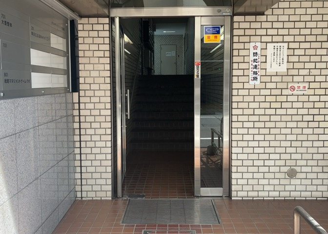 物件によっては、入居者が個人的に使用できる専用庭がついているものもあります。また、住宅の中にある土間の部分を庭と呼ぶこともあります。庭の用途は住む人によって変わり、それによってデザインもさまざまです。