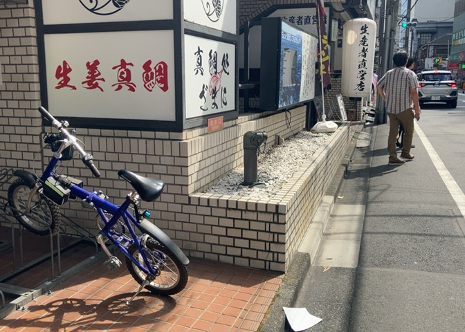 中庭（パティオ）とは、一つの建築物の内部に設けられた、壁などで囲われている庭のことを指します。コの字型、ロの字型が主流ですが、L字型の中庭もあります。最近では、インテリア性の高さからも人気があります。