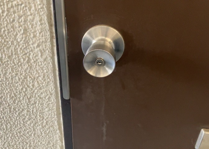 室内の防犯設備もチェックしましょう！モニター付きインターホンが設置されているか、防犯シャッターが設備されているか、ベランダに人が上がってきにくい高さかなどチェックしておくと入居後も安心できるでしょう。