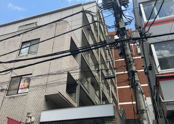 隣家の土地はどうなっているのか、生活利便施設が近くにあるのか、学校まで近いかなど、お客様のライフスタイルにあわせたイメージが重要です。また、近くにあると困る施設が近くにないかも確認するといいでしょう。