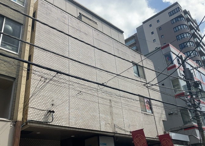 眺望の良さを楽しめるダイニングキッチンで家族団らんの時間を過ごしてはいかがでしょうか。バルコニーから見える景色を家族で眺める時間は、時間が経つのを忘れてしまいそうですね。是非、現地を見に行きましょう！