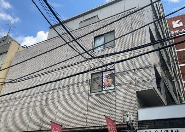 外観はマンション管理がされているかの目安になります。築年数が古いと、壁面は劣化してひび割れが生じることも！建物が古びていても細かいところが修繕されていると、きちんと管理されているなぁと感じるでしょう。