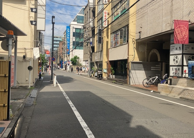 眺望の良さを楽しめるダイニングキッチンで家族団らんの時間を過ごしてはいかがでしょうか。バルコニーから見える景色を家族で眺める時間は、時間が経つのを忘れてしまいそうですね。是非、現地を見に行きましょう！