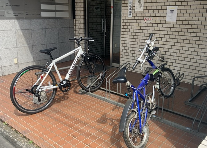 マンションの駐輪場は、事前に空きがあるか確認を取ると安心です。せっかく入居したのに駐輪スペースがない！なんてことになったら大変ですよね。そこで、内見時や購入前にはまず事前に確認しておくと良いでしょう。