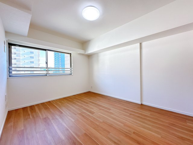 南側洋室/7帖/出窓付き♪