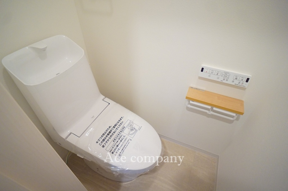 シャワートイレ新調です☆※トイレは1階にあります♪
