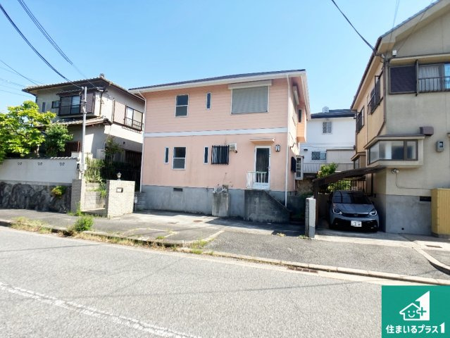 周辺は落ち着いた街並みの住宅地！子育てがしやすい住環境です！気になることがありましたら、お気軽にお問い合わせください！　