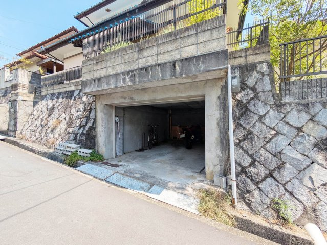 堀込車庫　高さ：約1.7ｍ