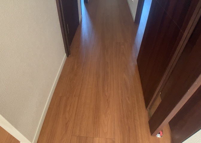内装はとにかくおしゃれなものがいい！と選ぶ前に、まず住んだ後のことを想像してみましょう。住んでみたらコンセントの位置が悪くて使いにくいなど出てきます。事前にどの家電をどこに置くか想定しておきましょう。