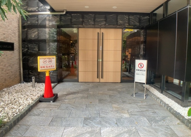 マンションのエントランスには、もともと風よけや防犯の役割がありますが、マンションによって宅配ボックスなどの設備が備わっている所もあります。日々の生活をイメージしながら生活しやすさをチェックしましょう。