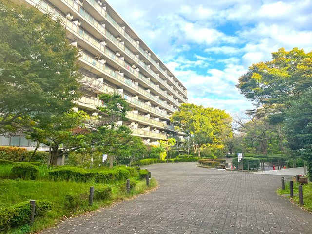 プライバシーに配慮された住戸配置も魅力です。