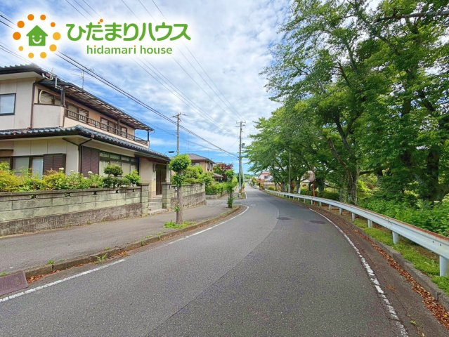 前面道路も幅が広いため車庫入れも安心です(^^)/