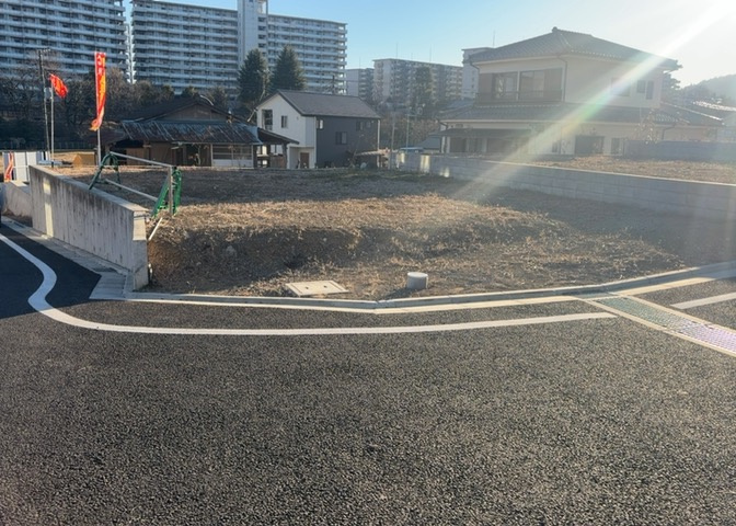 人が暮らすうえで日光は大切な要素となります。日当たりの良さは譲れないポイントですね。併せて近くに大きな建築物の建築予定がないか、あるいはそれが可能な土地が近くにないか事前に確認することもお勧めします。
