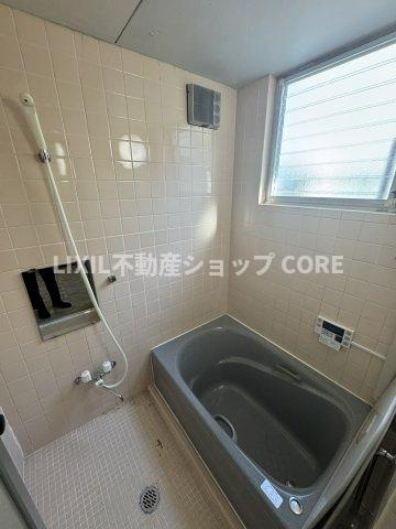 ボタン一つで簡単にお湯張り完了！すぐにくつろぎの時間が過ごせます。　