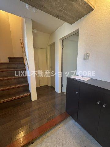 玄関ホールがスッキリ広々としていると帰る時も出ていく時も気持ちが良いものです！　