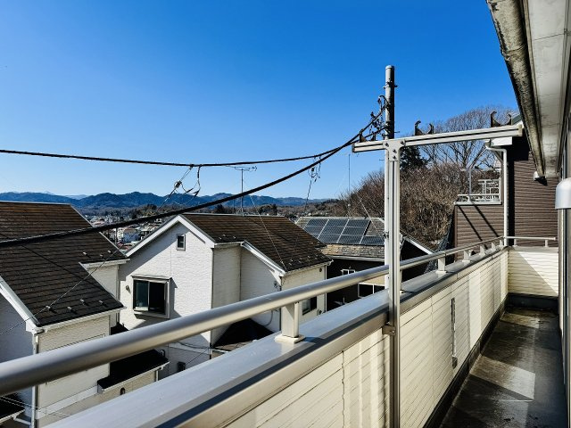 ～3部屋から出入り可能なバルコニー　陽当たり良好、洗濯物がよく乾きそうです～