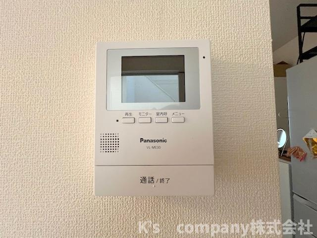 訪問者の顔が確認できるテレビモニター付きインターフォン☆