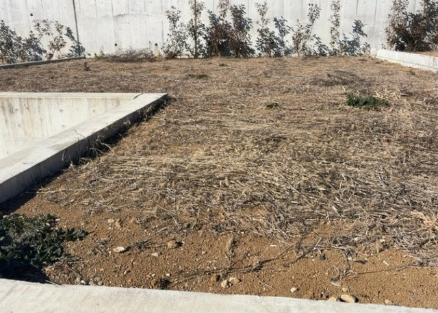 土地の面積＝住宅面積ではありません。建ぺい率の問題などで、土地のある場所によって住宅を建てられる面積は限られています。高さもしかり、「土地」という言葉の中には、建築条件も含まれると考えておきましょう。