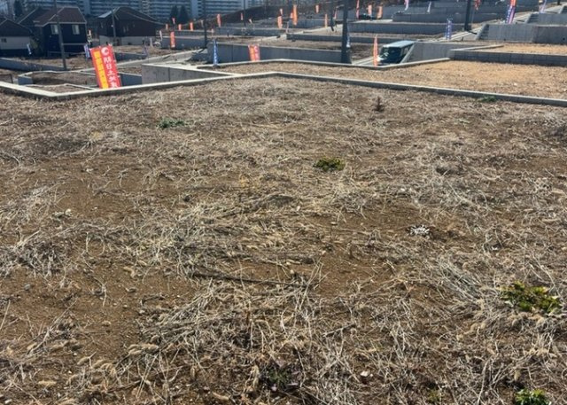 土地を買う際、住む地域の自治体や福祉の補助制度にも注目してみましょう。子供や老人の医療補助やゴミ出しのルールなど、自治体によってルールに大きな違いがあるため、暮らしやすい土地で判断するとよいでしょう。