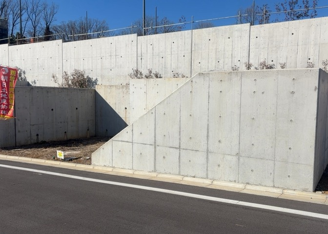 物件の詳細については、現地を見てわかること以外に、役所や法務局などで調べないとわからないことがあります。そのため、現地に行く場合は、もしこの物件を買ったらどのような生活ができるかをイメージしましょう。