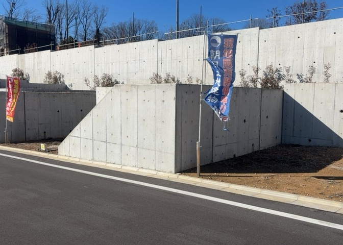 隣家の土地はどうなっているのか、生活利便施設が近くにあるのか、学校まで近いかなど、お客様のライフスタイルにあわせたイメージが重要です。また、近くにあると困る施設が近くにないかも確認するといいでしょう。