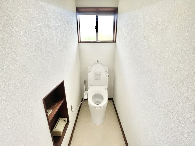 2Fトイレ　温水洗浄機能付き便座付き