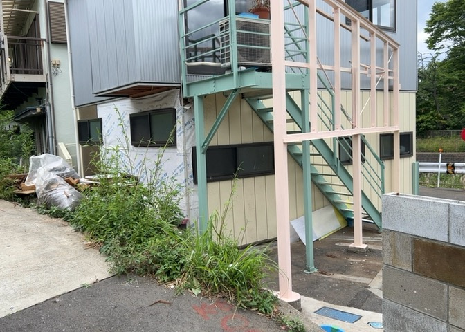 土地の形が極端に長細かったり、狭小地、あるいは道路との高低差がある傾斜地だった場合、後々売ろうとしても買い手がつかない場合もあります。後々、売却することになった時に価値の下がらない土地を選びましょう。