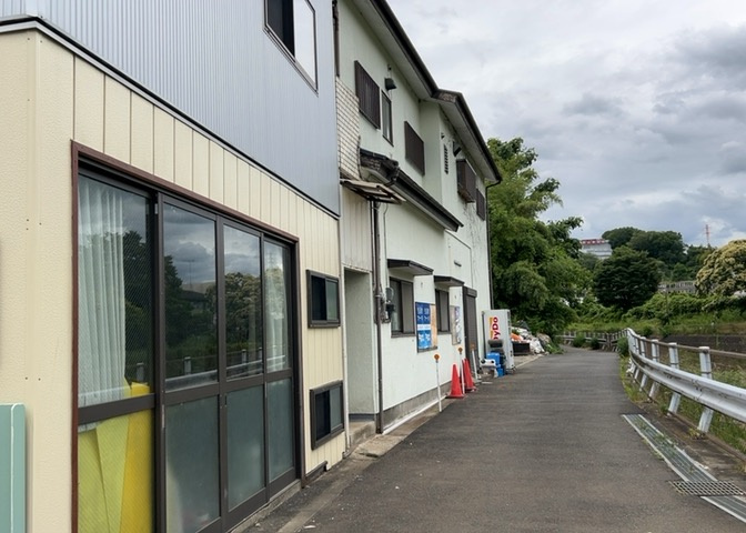 土地を買う際、住む地域の自治体や福祉の補助制度にも注目してみましょう。子供や老人の医療補助やゴミ出しのルールなど、自治体によってルールに大きな違いがあるため、暮らしやすい土地で判断するとよいでしょう。