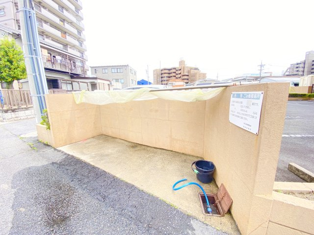 共用部分ゴミ置き場、管理人さんが綺麗に掃除してくださってます♪