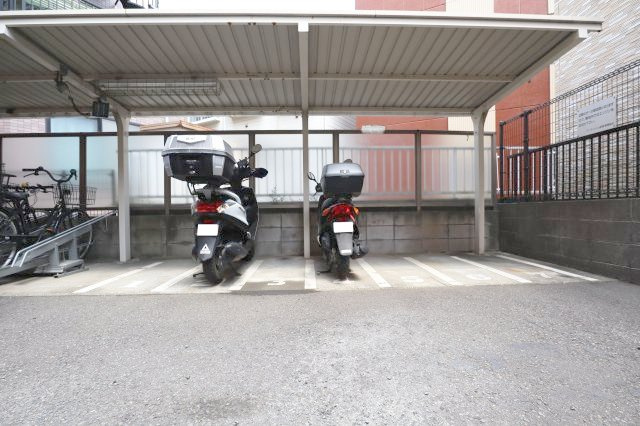 【バイク置き場】